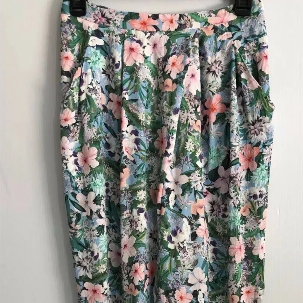 Zara Women's Floral Pleated Trousers Pants Size S - Picture 8 of 8